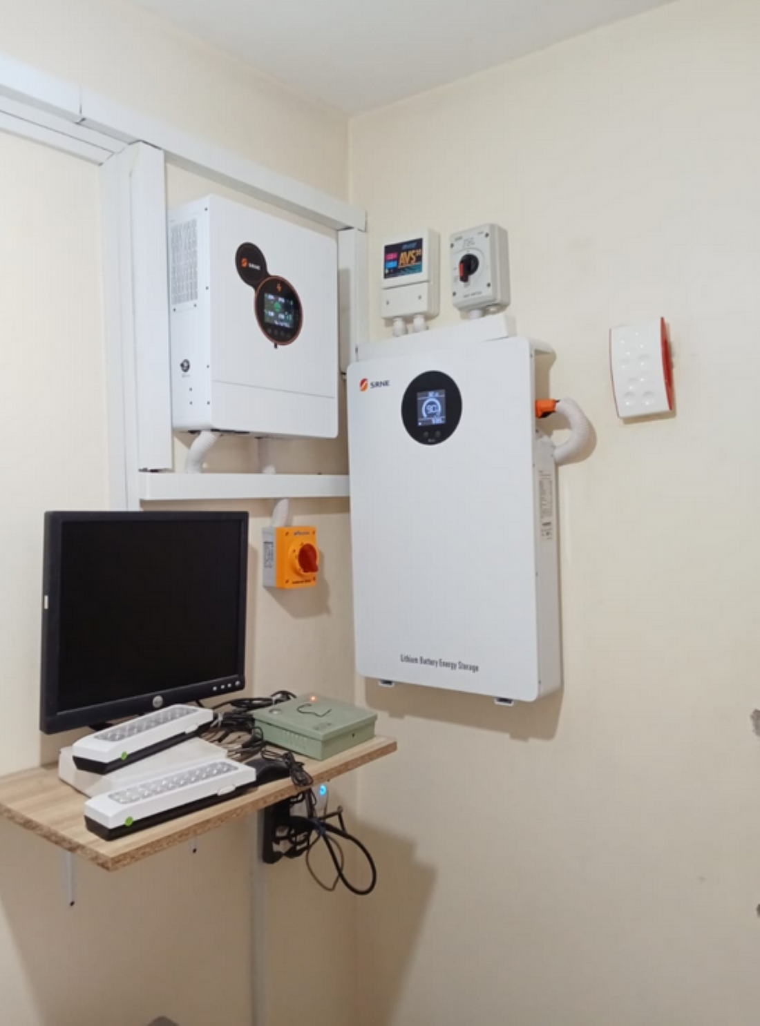 5.12kw SRNE 48V Lithium Battery EOSO5B With IP30 LCD Screen